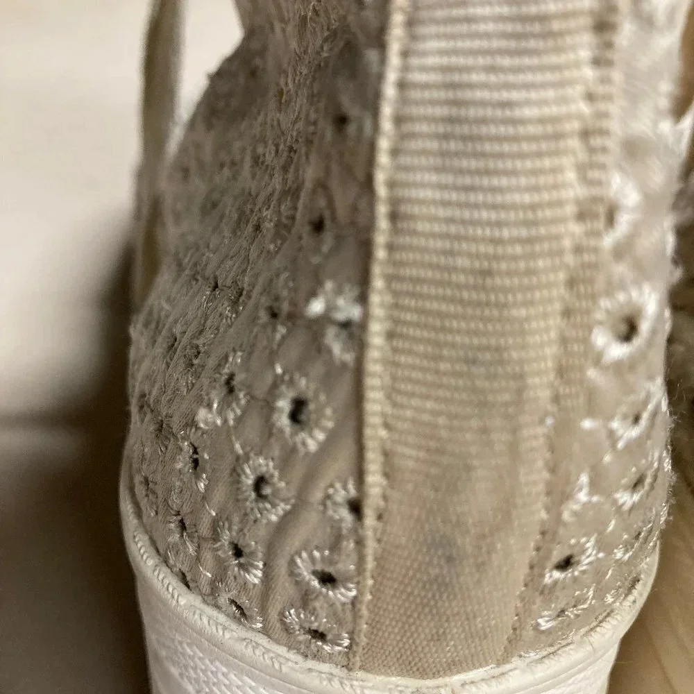 Urban Outfitters Mya Eyelet Beige-Cream Platform Chunky Heel, Size 8‎